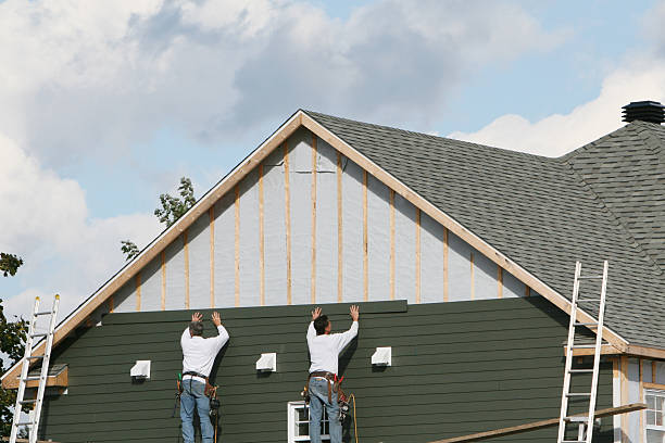 Professional Emergency Siding Repair technician working in Kingston, WA